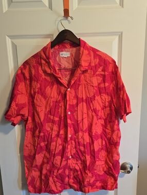 GAP Men’s Short-Sleeve Floral Button-Up in Pink & Orange
